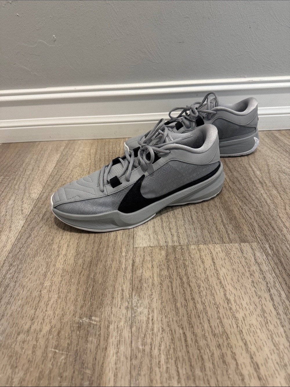 Nike Men’s Gray and Black Low-Top Sneakers